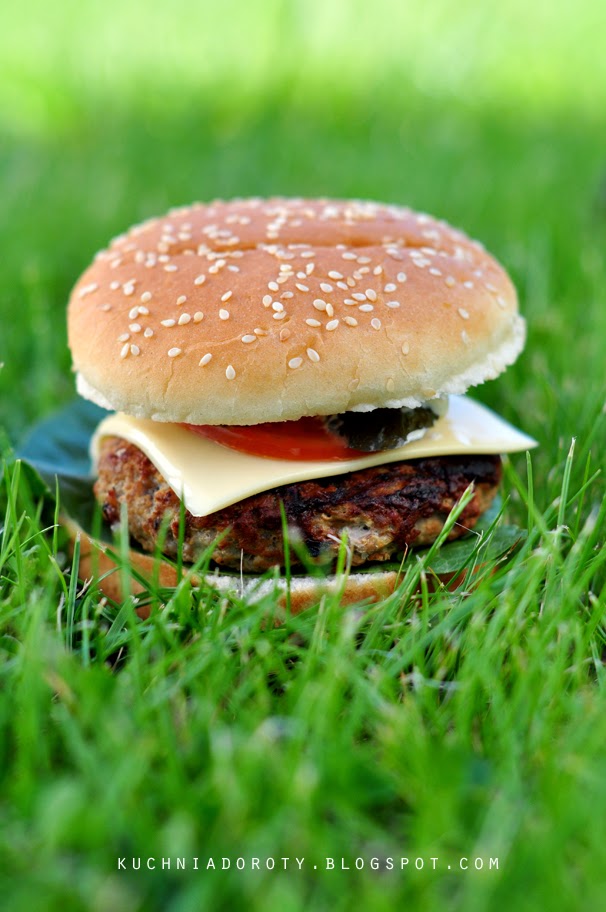 burger, hamburger, hamburger przepis, domowe burgery, domowe burgery przepis, grill, grill przepisy, przepisy z grilla, majówka, grillowanie, potrawy z grilla, potrawy z grilla przepisy
