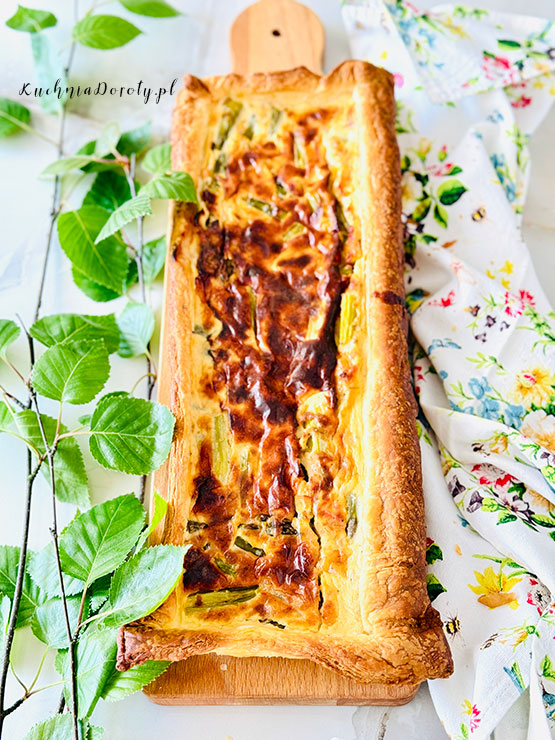 tarta ze szparagami, przepis na tartę ze szparagami, ciasto francuskie, zielone szparagi, 